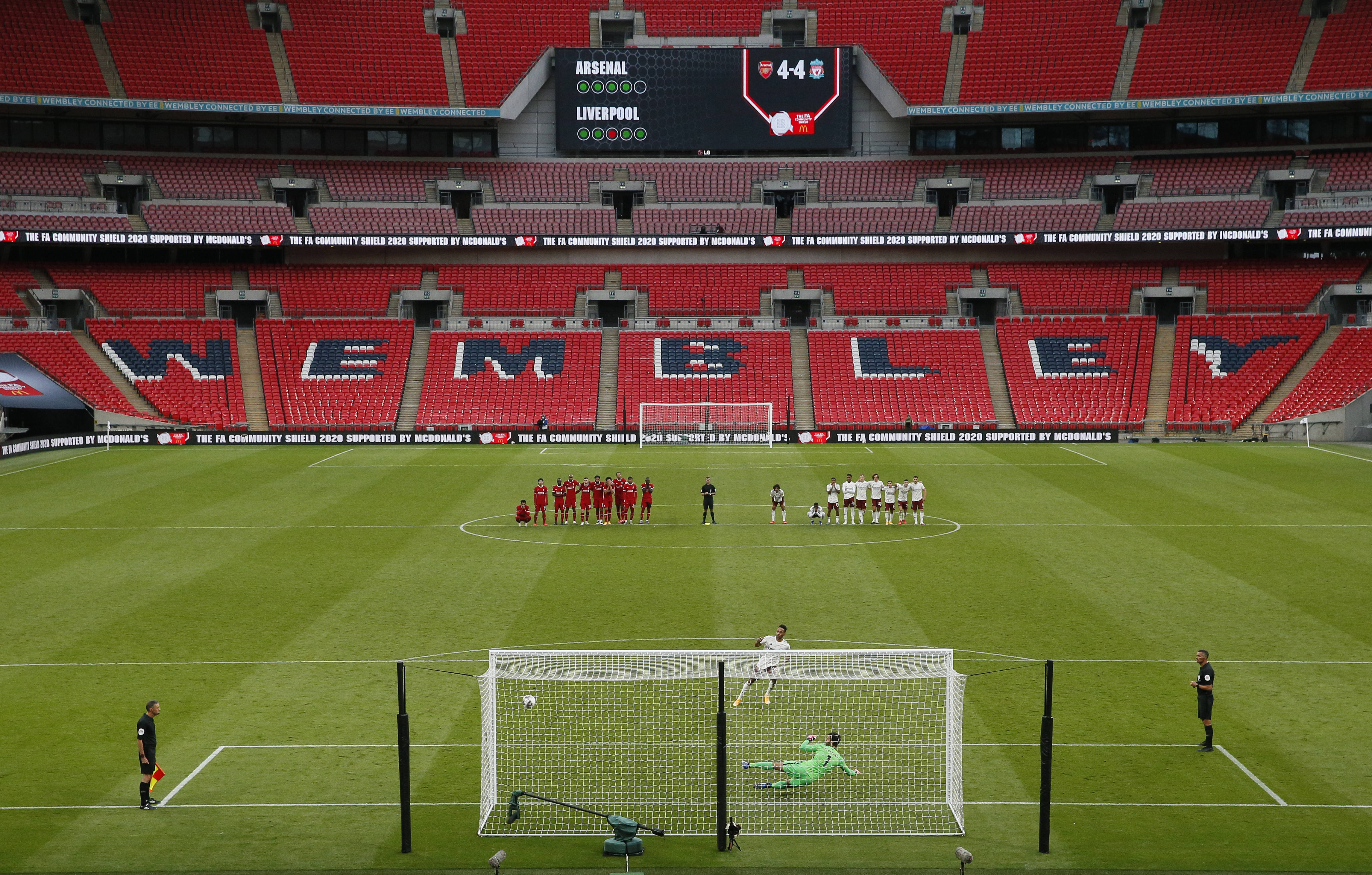 巴塞罗那主帅弗利克淡化了球队在西甲联赛榜首的领先优势（巴萨主帅弗利克低调看待西甲榜首优势）